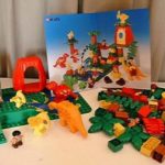 D14160 Duplo oerwoud met dinosauriërs