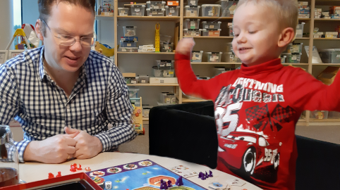 spelletjes spelen in speelotheek